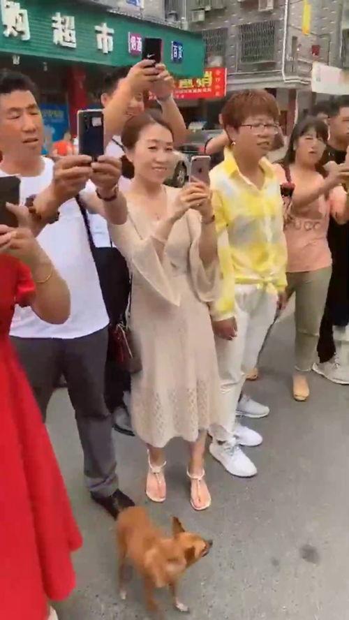 回族大叔吃瓜,品味生活，乐享人生