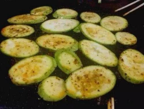 小瓜怎么烤着吃,美味烤小瓜，尽享夏日风味