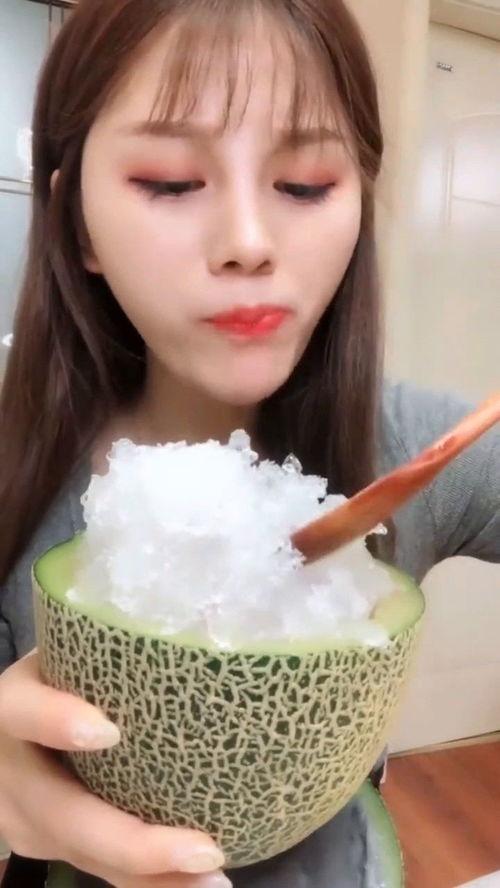 姐姐吃哈密瓜,姐姐的哈密瓜美食之旅